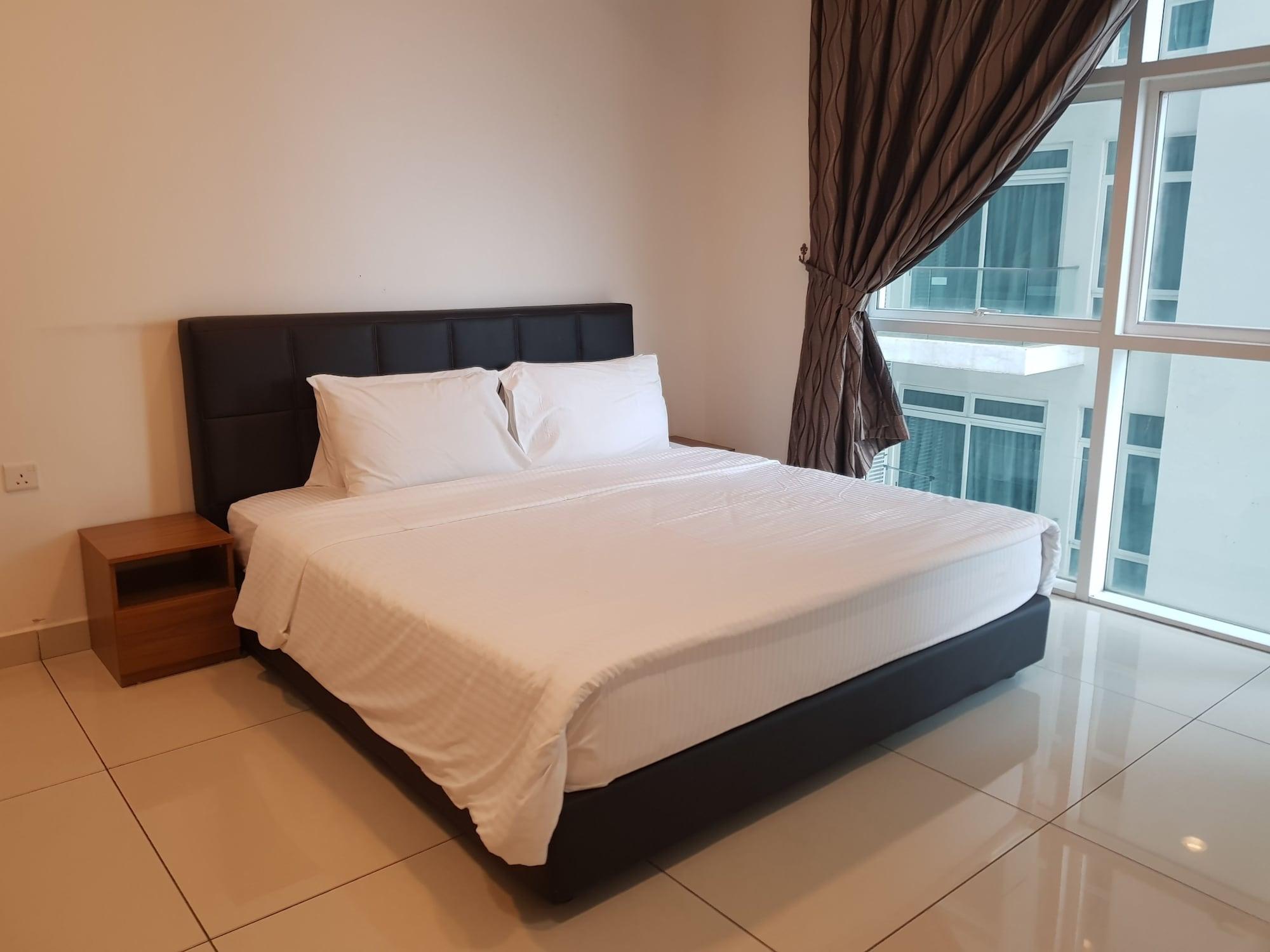 Ksl Hotel & Resort Τζόχορ Μπάχρου Εξωτερικό φωτογραφία A bedroom in a hotel
