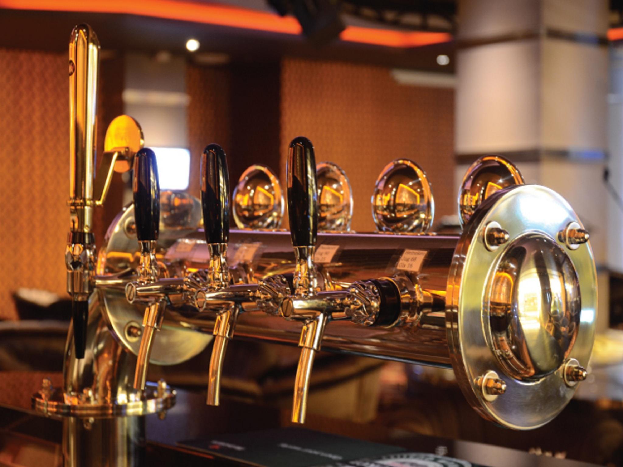 Ksl Hotel & Resort Τζόχορ Μπάχρου Εξωτερικό φωτογραφία A typical beer tap