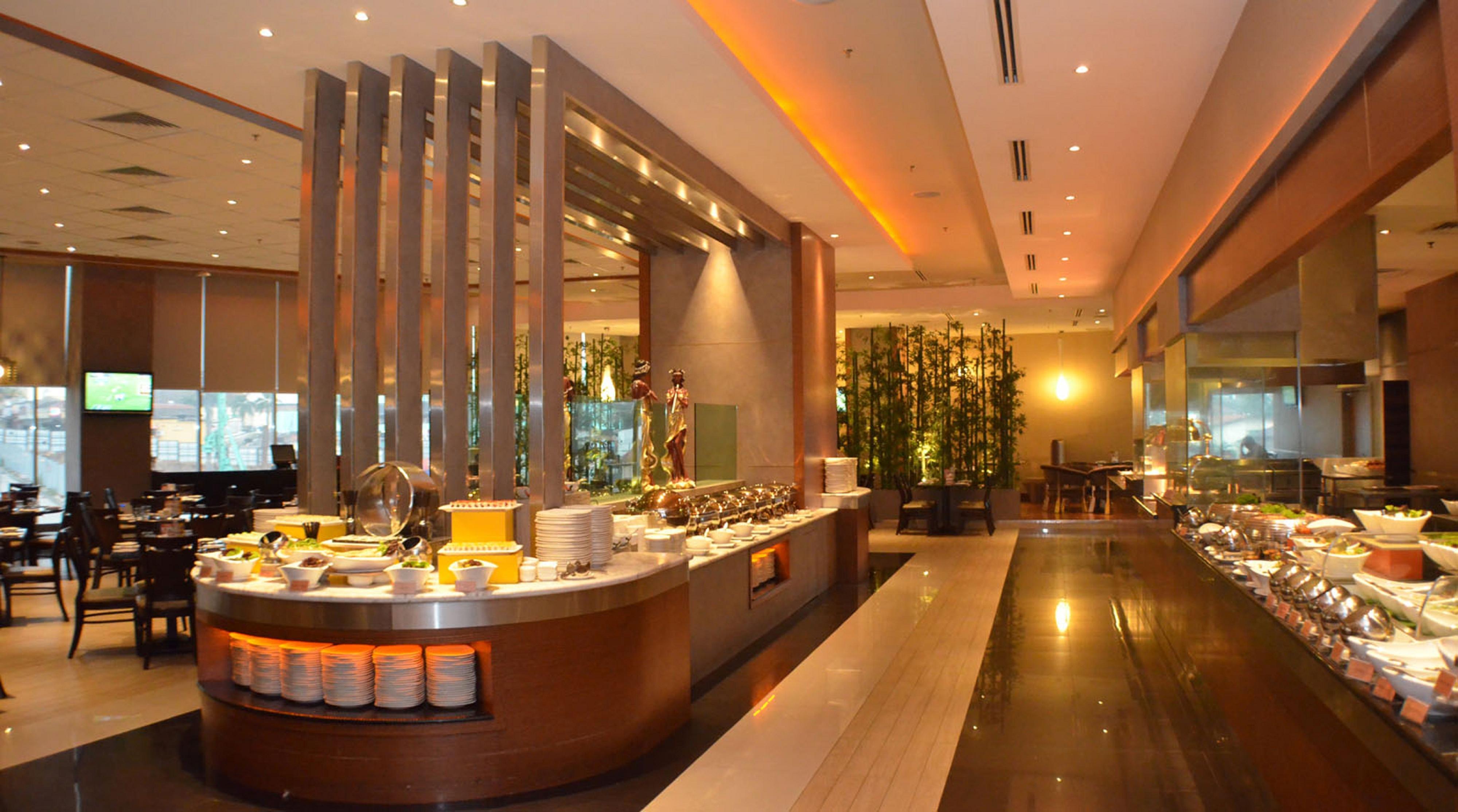 Ksl Hotel & Resort Τζόχορ Μπάχρου Εξωτερικό φωτογραφία The hotel's buffet