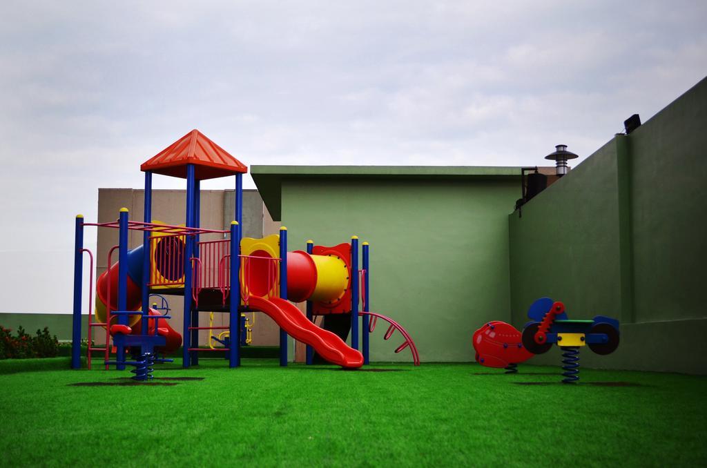 Ksl Hotel & Resort Τζόχορ Μπάχρου Εξωτερικό φωτογραφία A playground in the park