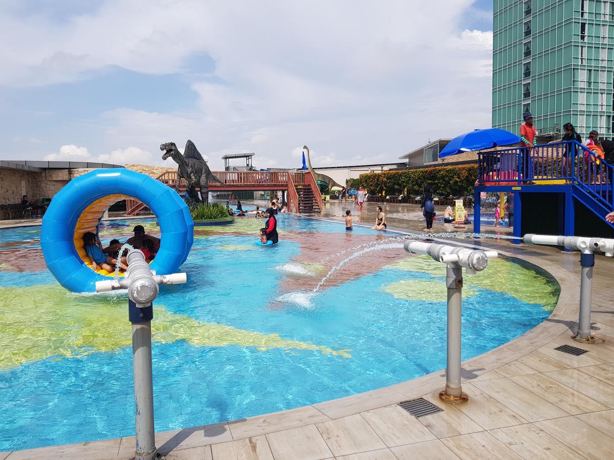 Ksl Hotel & Resort Τζόχορ Μπάχρου Εξωτερικό φωτογραφία The park's swimming pool